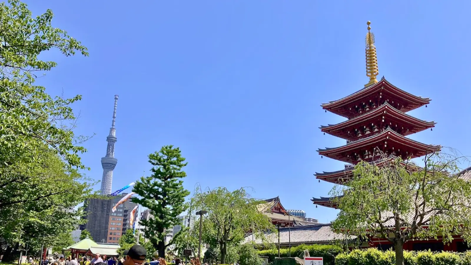 浅草寺の境内