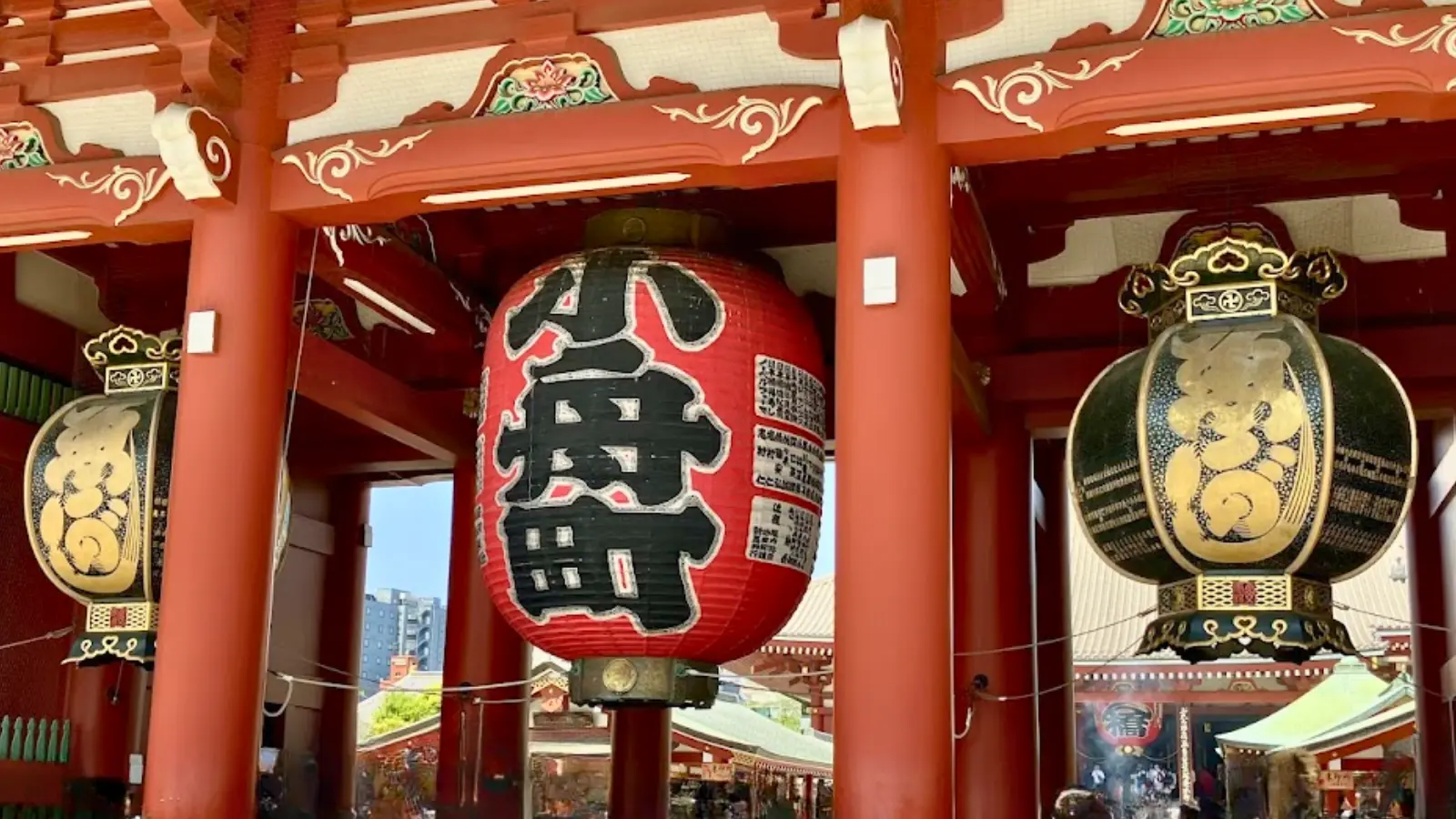 浅草寺の境内