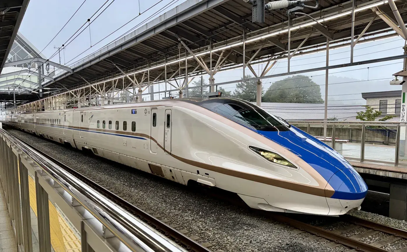 長野新幹線、軽井沢駅にて